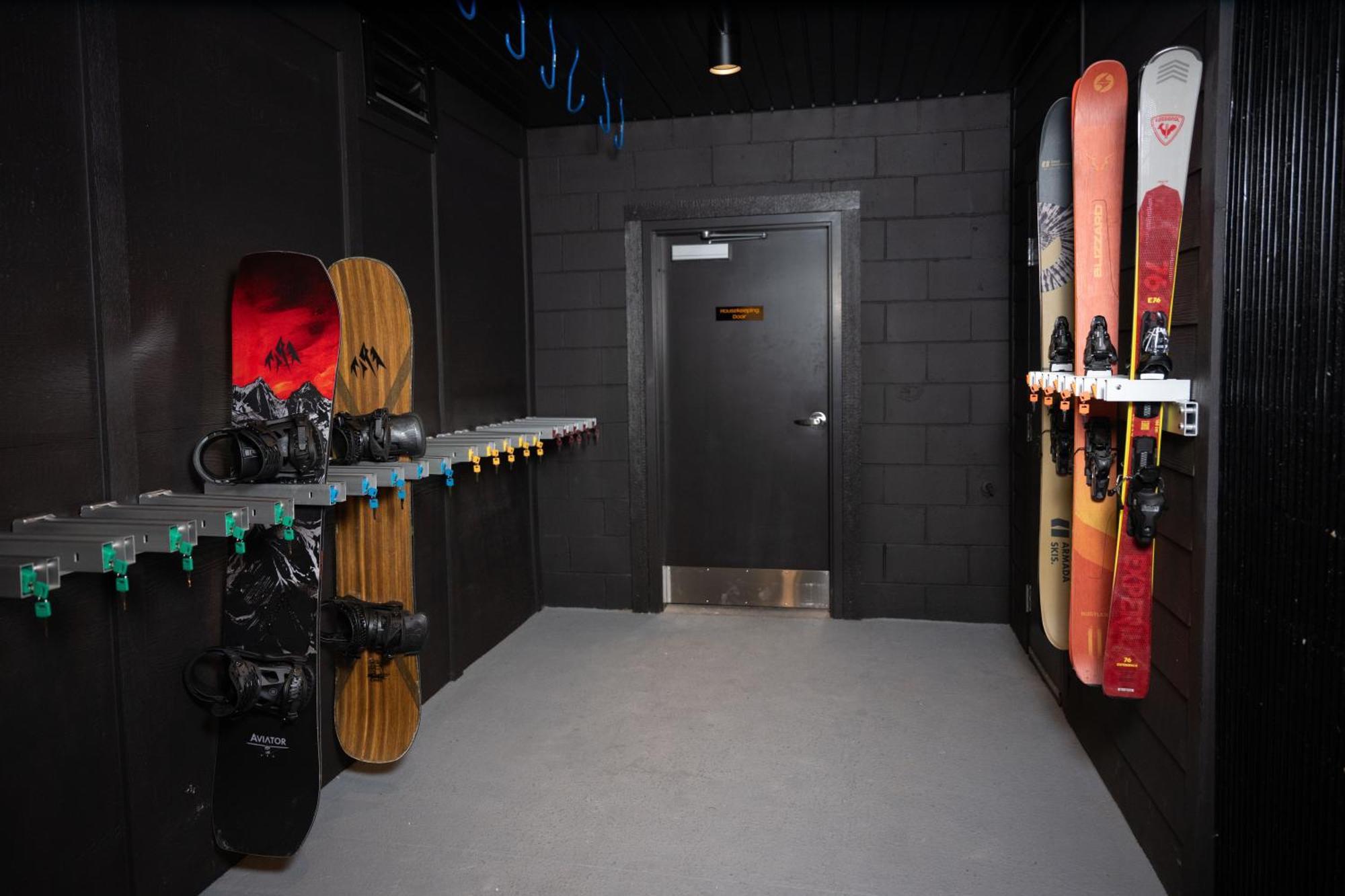 Vrge Revelstoke Exterior foto